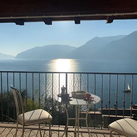 By Iseo With Stunning Views Apartment *